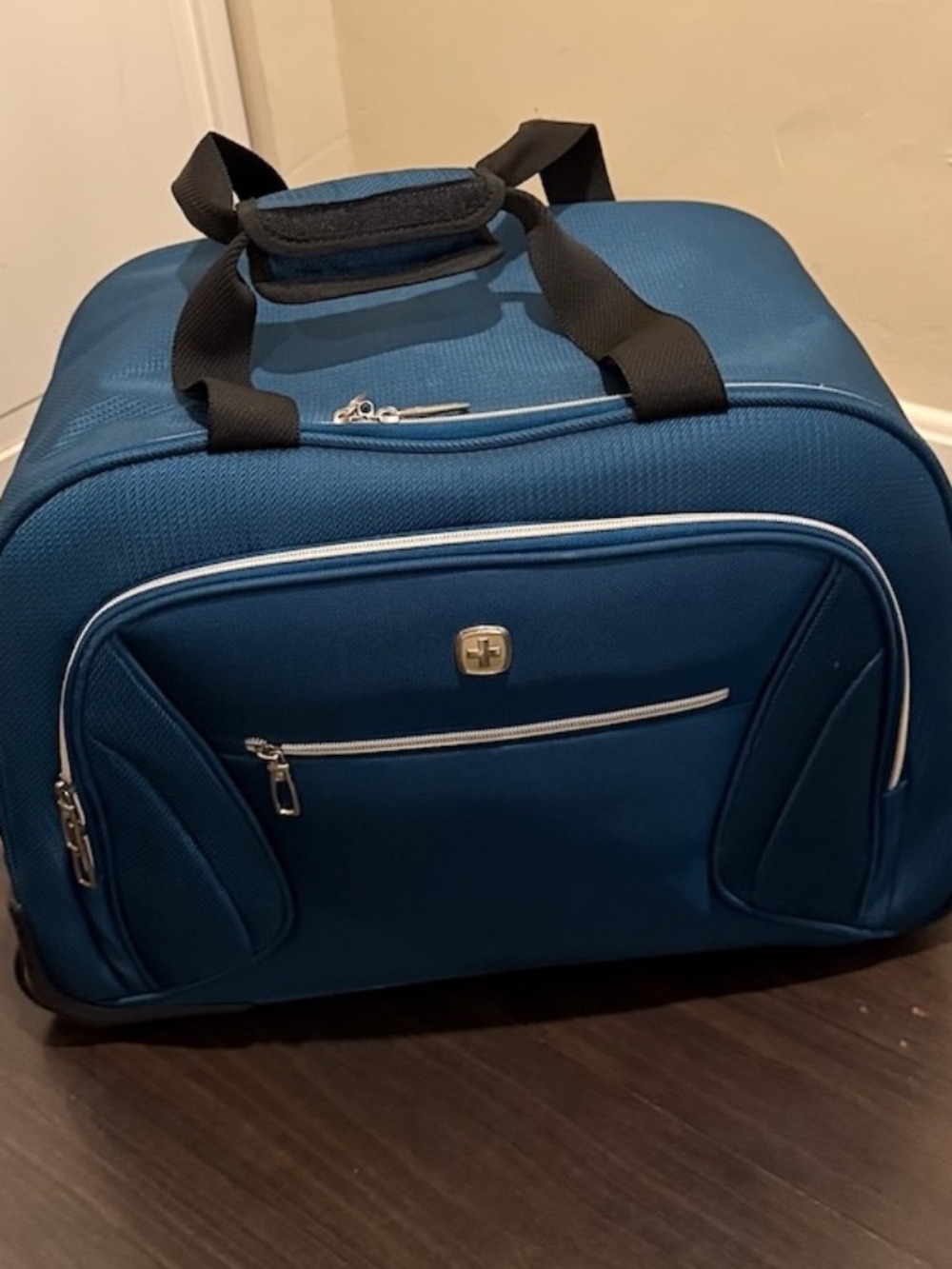Swiss Gear Carry On soft side suitcase teal blue EUC